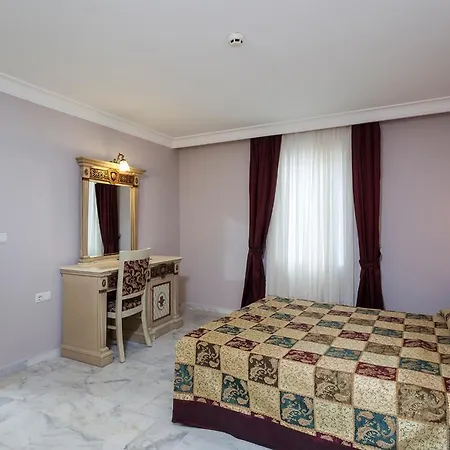 Acg Palace Hotell 5*